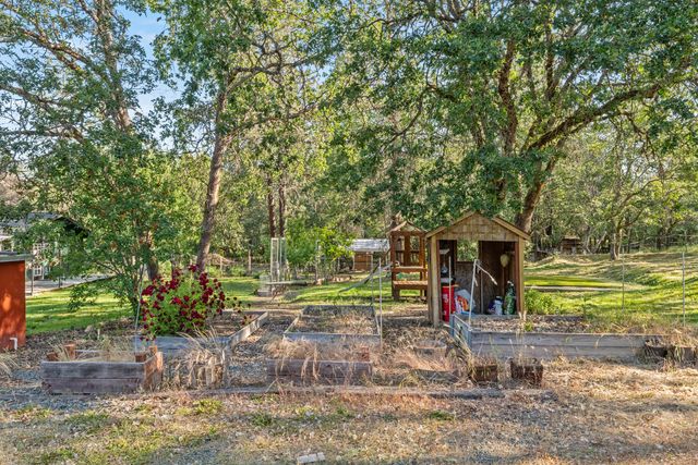 1033 Plumtree Lane, Grants Pass, OR 97526