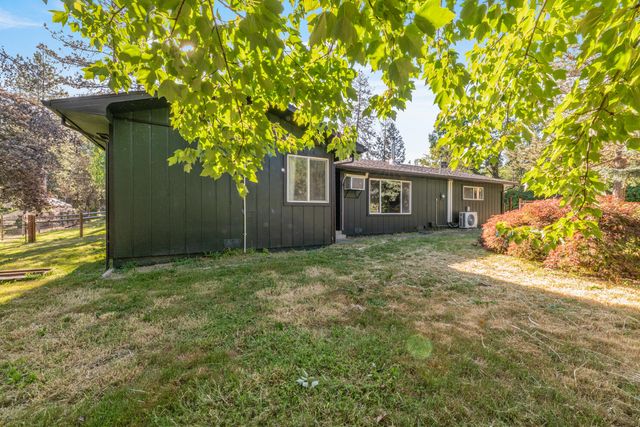 1033 Plumtree Lane, Grants Pass, OR 97526