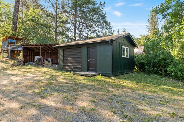 1033 Plumtree Lane, Grants Pass, OR 97526