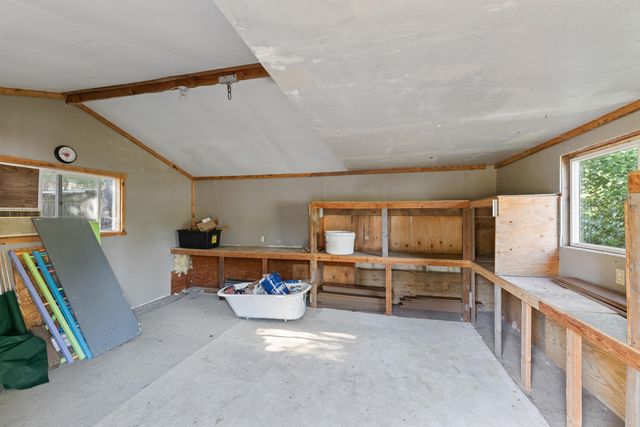 1033 Plumtree Lane, Grants Pass, OR 97526