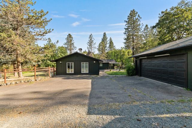 1033 Plumtree Lane, Grants Pass, OR 97526