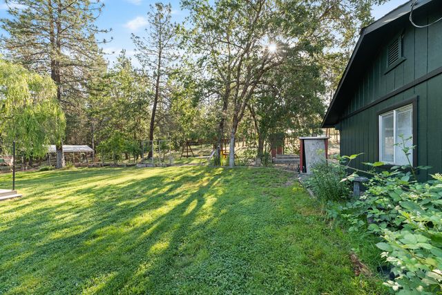 1033 Plumtree Lane, Grants Pass, OR 97526