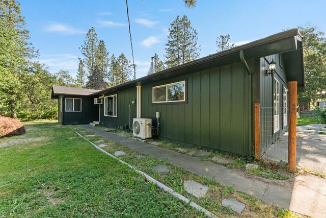 1033 Plumtree Lane, Grants Pass, OR 97526