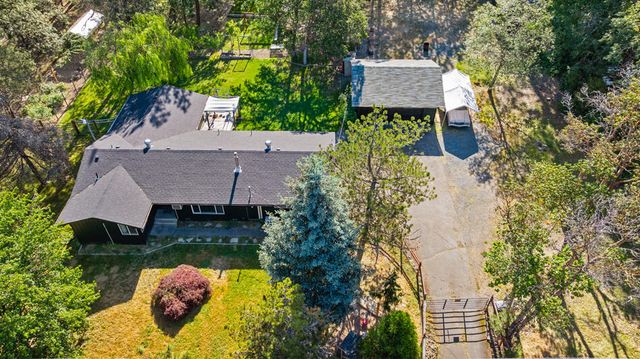 1033 Plumtree Lane, Grants Pass, OR 97526