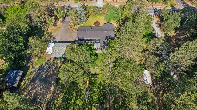 1033 Plumtree Lane, Grants Pass, OR 97526
