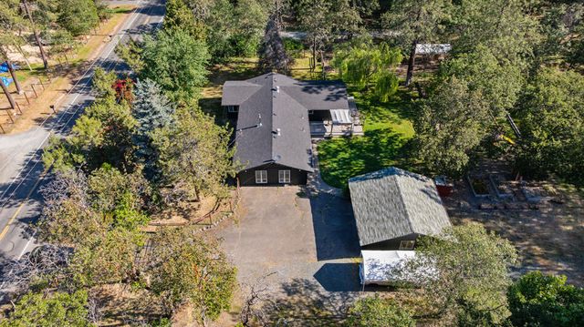1033 Plumtree Lane, Grants Pass, OR 97526