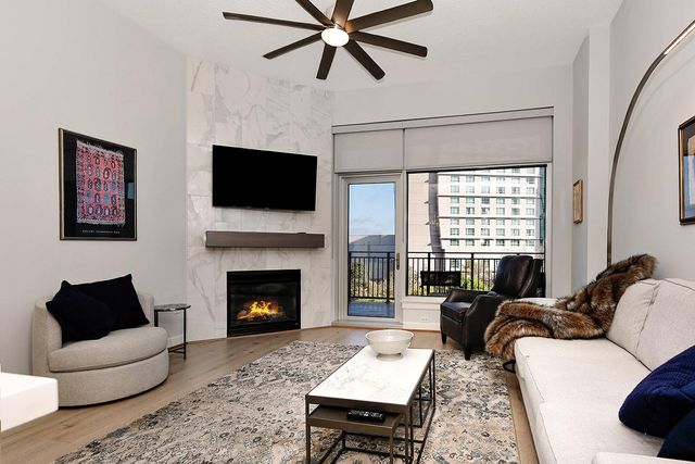 3 Waterway Court 5C, The Woodlands, TX 77380