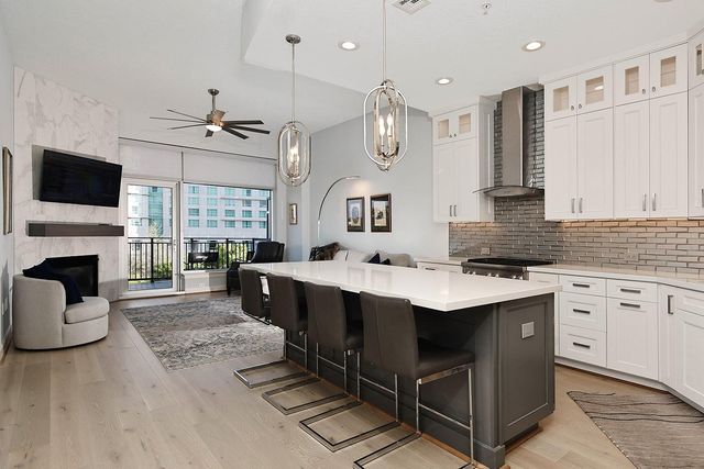 3 Waterway Court 5C, The Woodlands, TX 77380