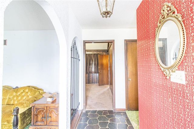 3026 S Kendall Drive, Independence, MO 64055