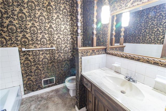 3026 S Kendall Drive, Independence, MO 64055