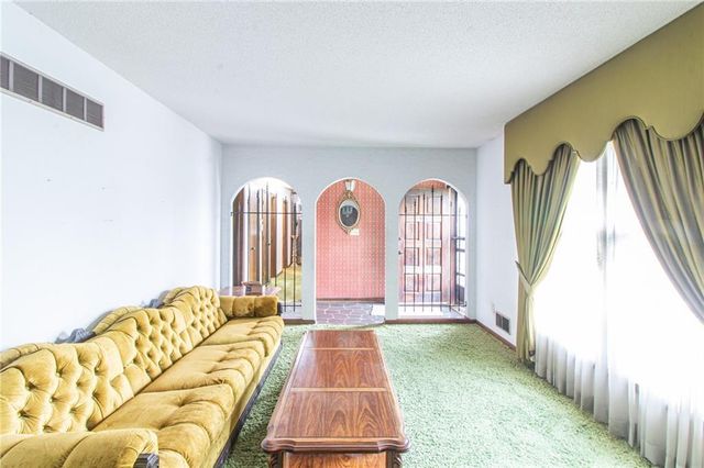 3026 S Kendall Drive, Independence, MO 64055