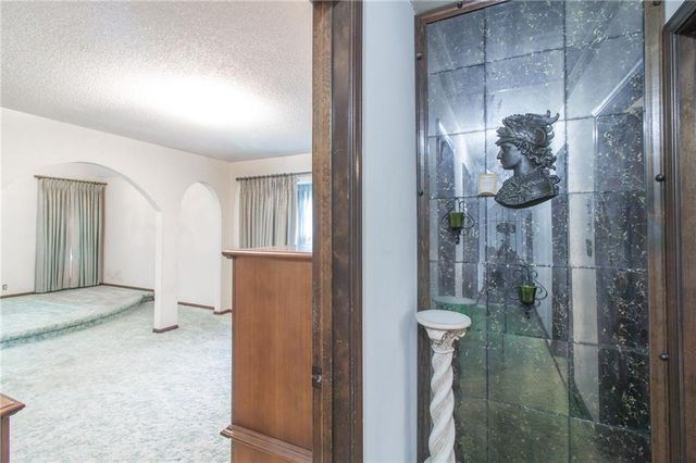 3026 S Kendall Drive, Independence, MO 64055