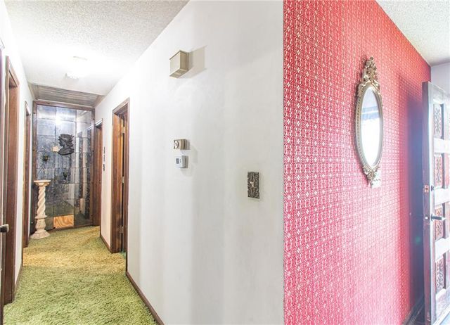 3026 S Kendall Drive, Independence, MO 64055