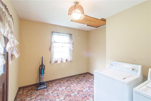 3026 S Kendall Drive, Independence, MO 64055