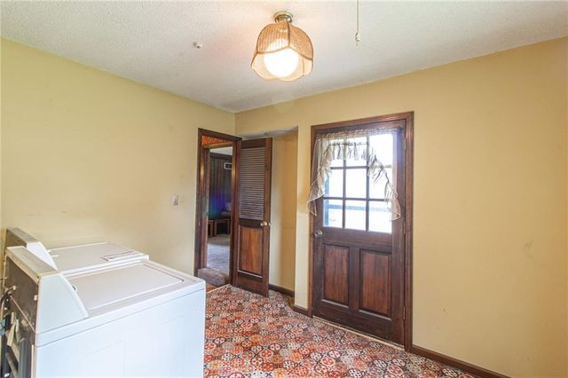 3026 S Kendall Drive, Independence, MO 64055