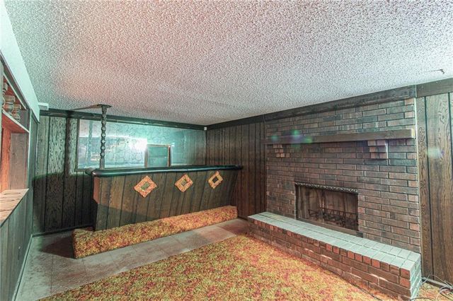 3026 S Kendall Drive, Independence, MO 64055