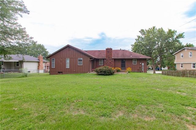 3026 S Kendall Drive, Independence, MO 64055