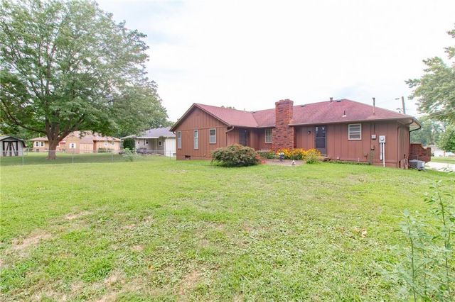 3026 S Kendall Drive, Independence, MO 64055