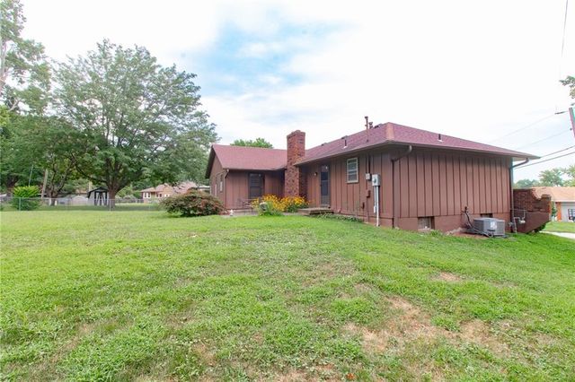 3026 S Kendall Drive, Independence, MO 64055
