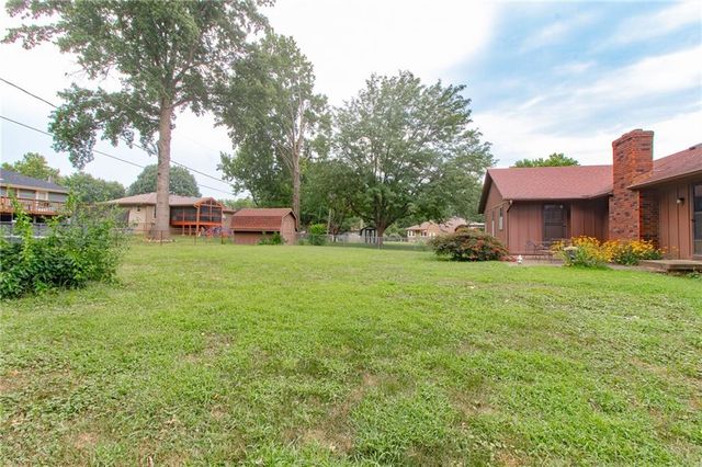 3026 S Kendall Drive, Independence, MO 64055