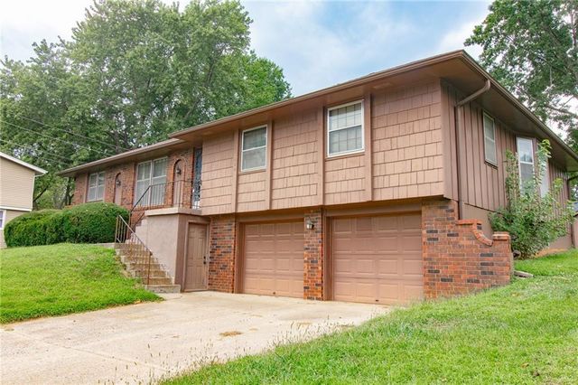 3026 S Kendall Drive, Independence, MO 64055