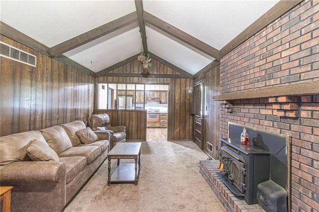 3026 S Kendall Drive, Independence, MO 64055