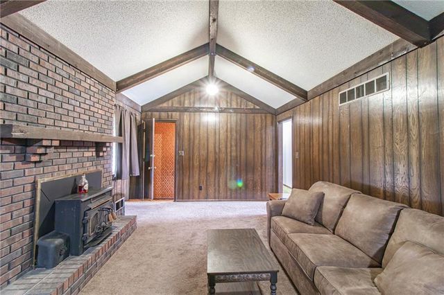 3026 S Kendall Drive, Independence, MO 64055