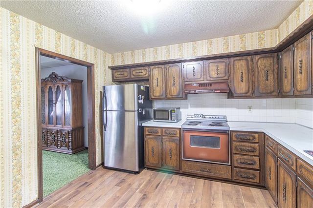 3026 S Kendall Drive, Independence, MO 64055