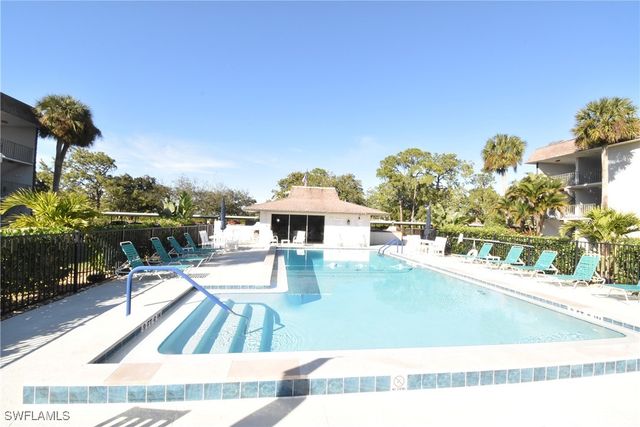 5667 Rattlesnake Hammock RD B-205, Naples, FL 34113