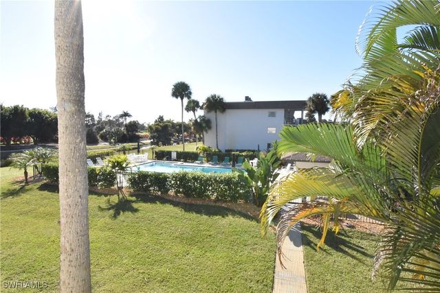 5667 Rattlesnake Hammock RD B-205, Naples, FL 34113