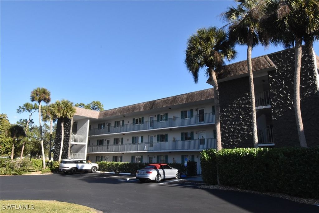 5667 Rattlesnake Hammock RD B-205, Naples, FL 34113