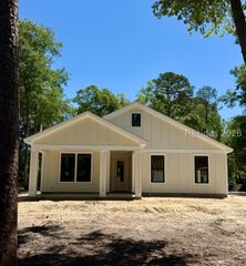 53 Marsh Dr, Beaufort, SC 29907