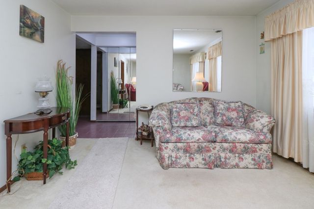 1674 Honeysuckle Drive, Mansfield, OH 44905