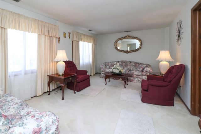 1674 Honeysuckle Drive, Mansfield, OH 44905