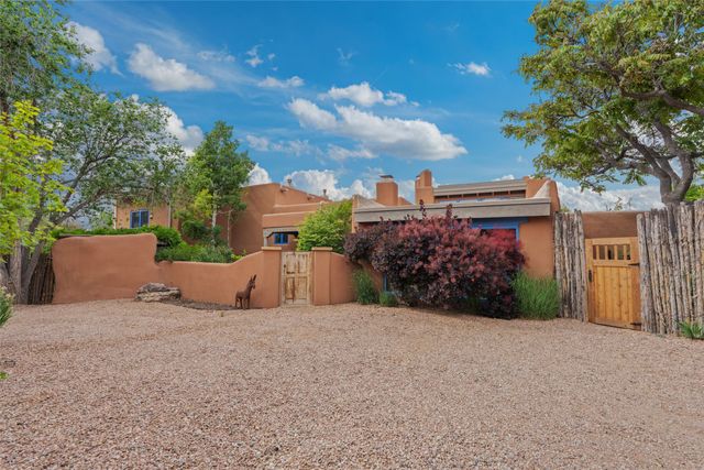 820 Camino Atalaya, Santa Fe, NM 87505