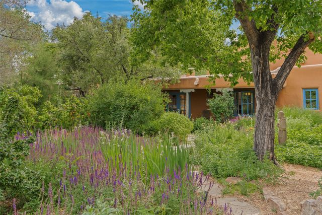 820 Camino Atalaya, Santa Fe, NM 87505