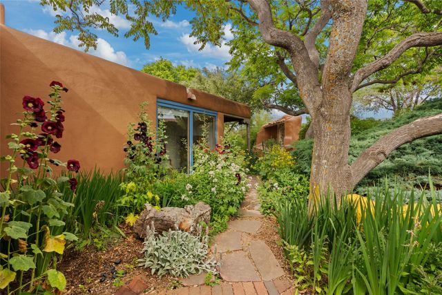 820 Camino Atalaya, Santa Fe, NM 87505