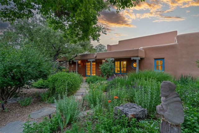 820 Camino Atalaya, Santa Fe, NM 87505