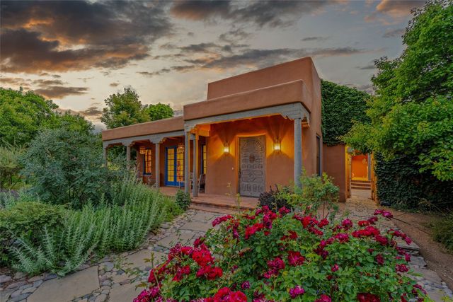 820 Camino Atalaya, Santa Fe, NM 87505