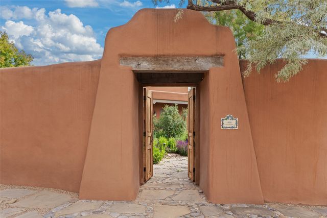 820 Camino Atalaya, Santa Fe, NM 87505