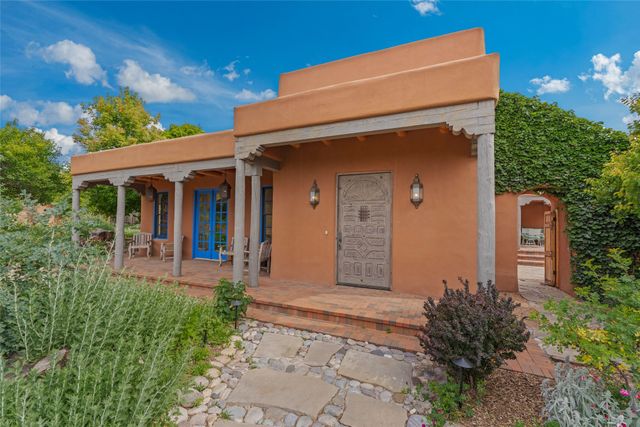 820 Camino Atalaya, Santa Fe, NM 87505