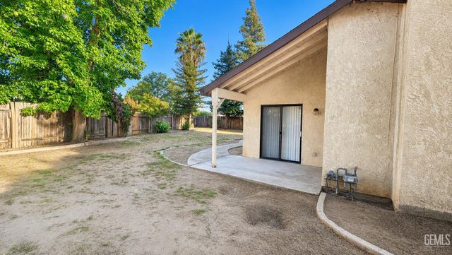 9001 Coulter Court, Bakersfield, CA 93311