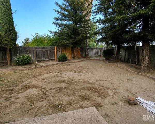 9001 Coulter Court, Bakersfield, CA 93311