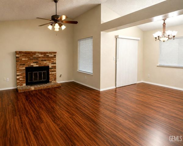 9001 Coulter Court, Bakersfield, CA 93311