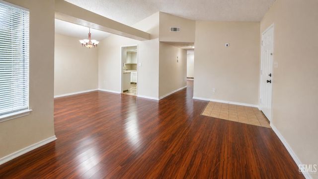 9001 Coulter Court, Bakersfield, CA 93311