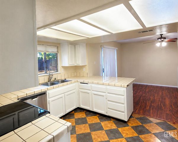 9001 Coulter Court, Bakersfield, CA 93311