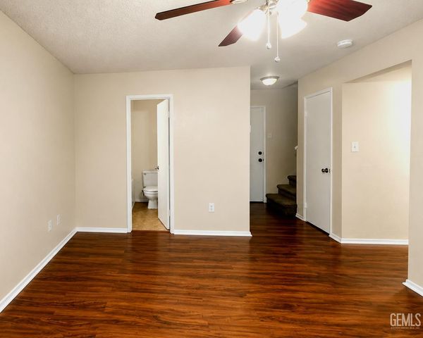 9001 Coulter Court, Bakersfield, CA 93311