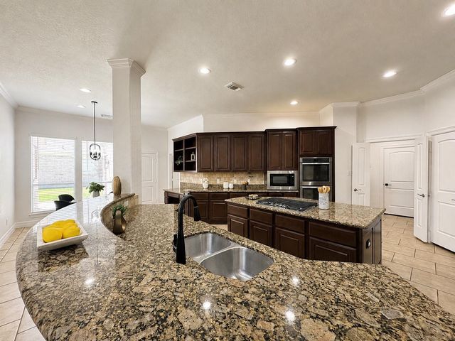 3301 Elm Creek Drive, League City, TX 77573