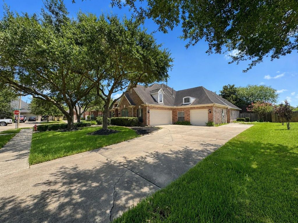 3301 Elm Creek Drive, League City, TX 77573