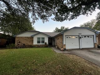 2421 Claremont Drive, Grand Prairie, TX 75052